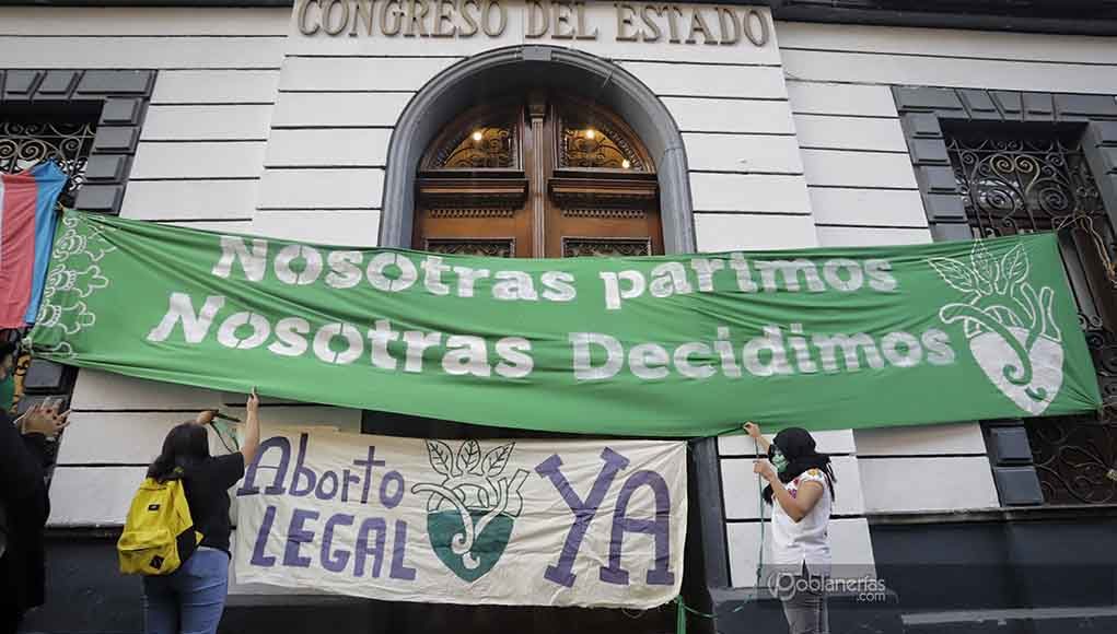 Toma feminista en Congreso de Puebla
